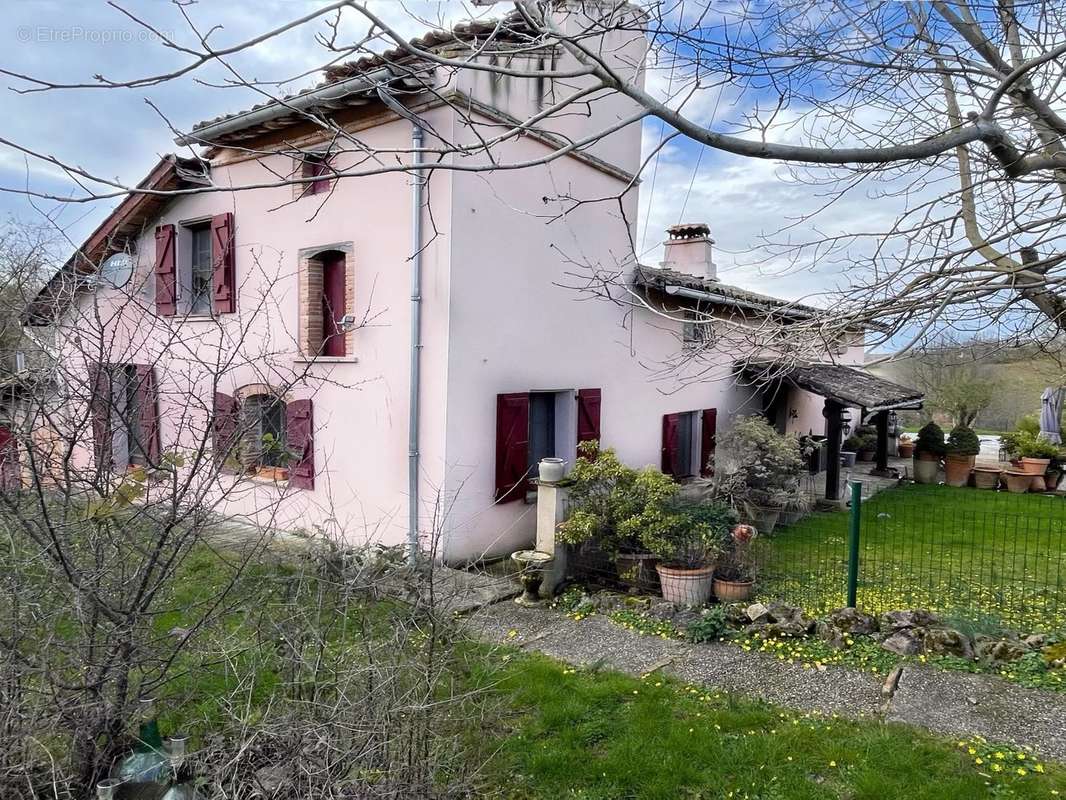 Maison à MONCLAR-DE-QUERCY