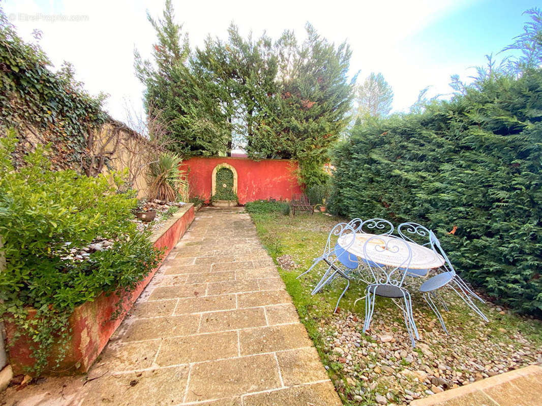 Appartement à LE PUY-SAINTE-REPARADE