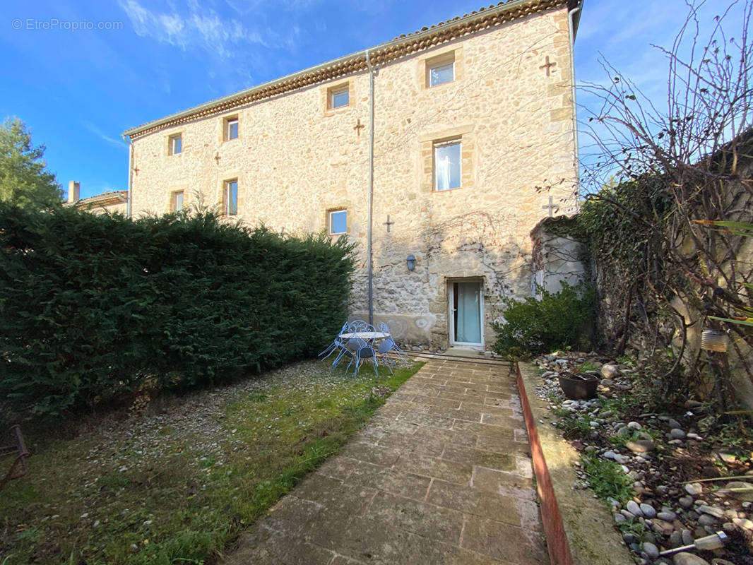 Appartement à LE PUY-SAINTE-REPARADE