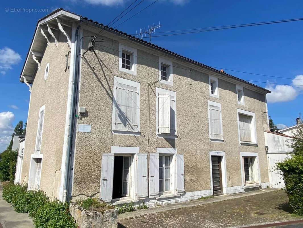 Maison à MATHA