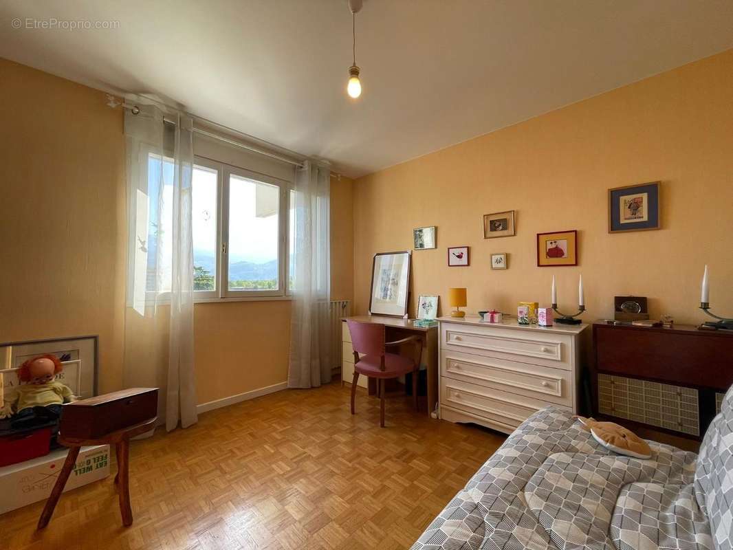   - Appartement à MEYLAN