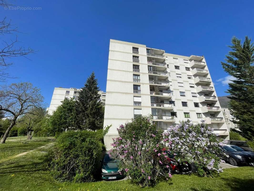   - Appartement à MEYLAN