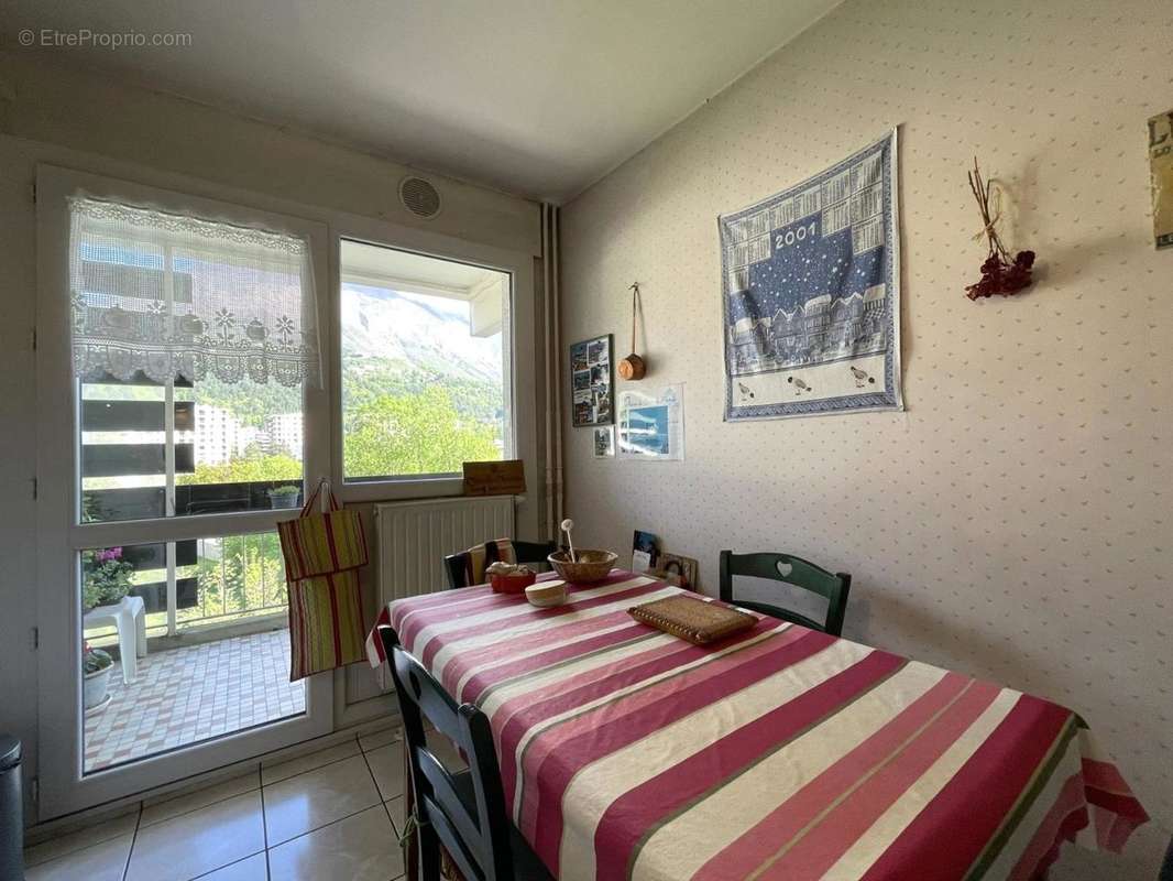   - Appartement à MEYLAN