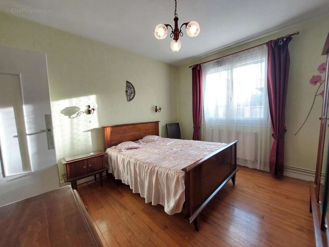   - Appartement à GRENOBLE