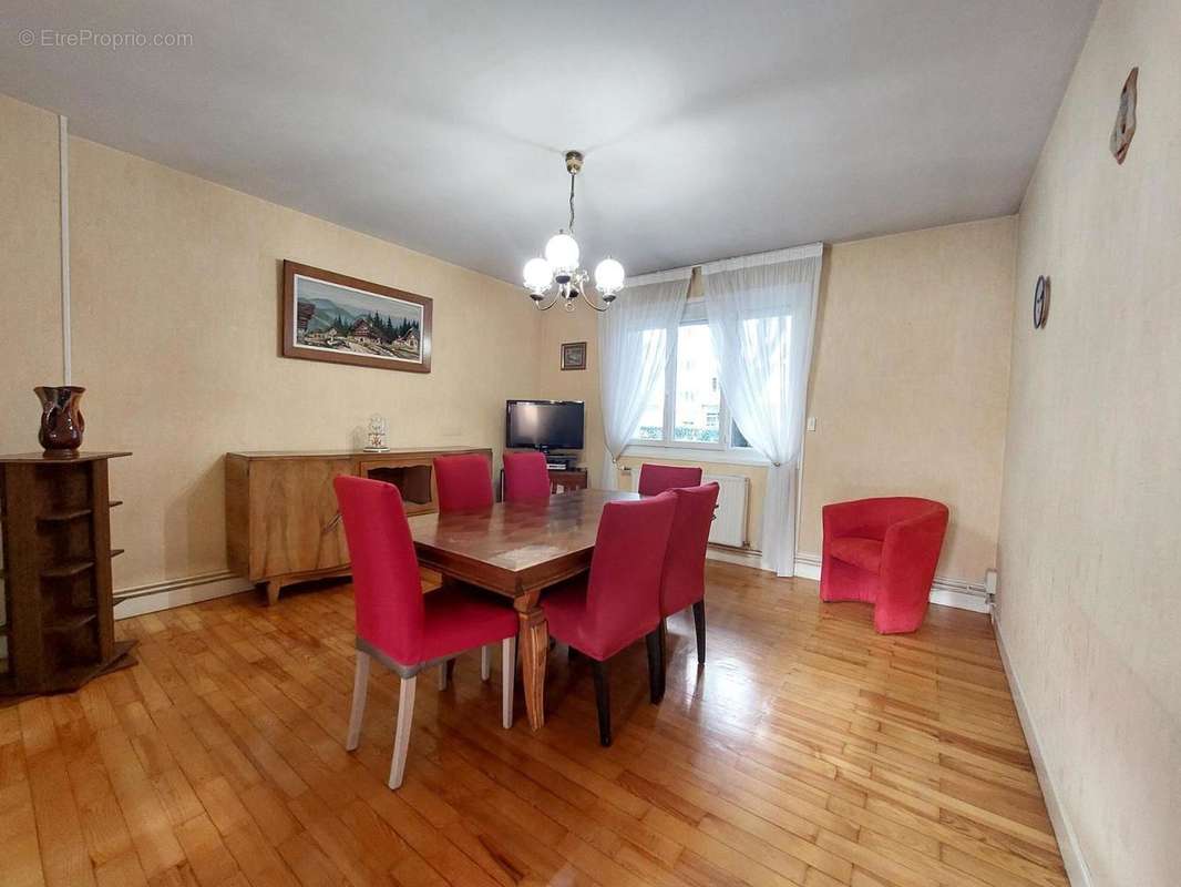   - Appartement à GRENOBLE