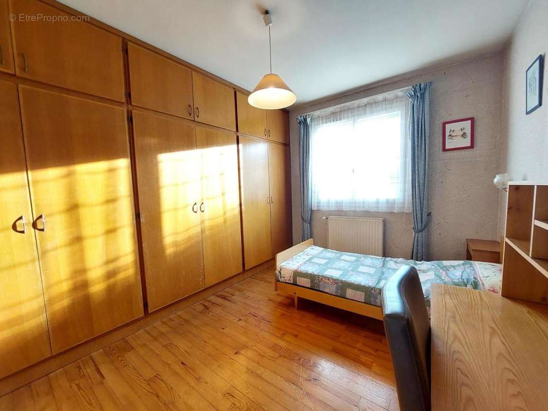   - Appartement à GRENOBLE