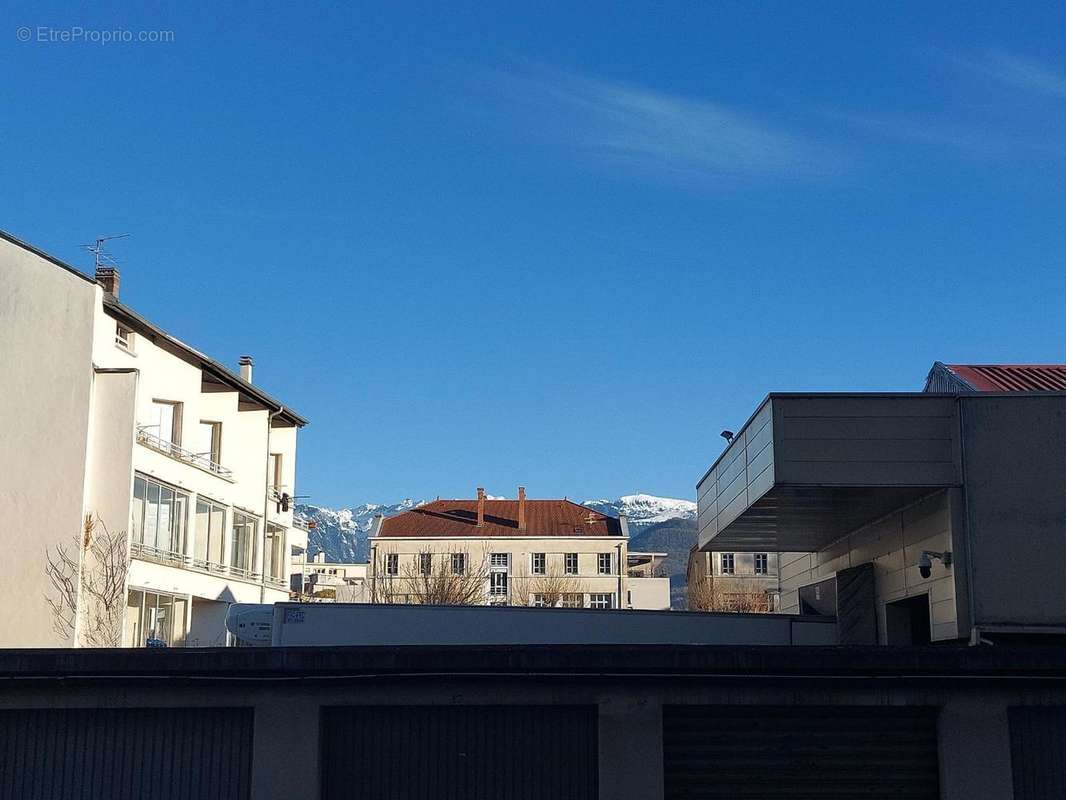   - Appartement à GRENOBLE