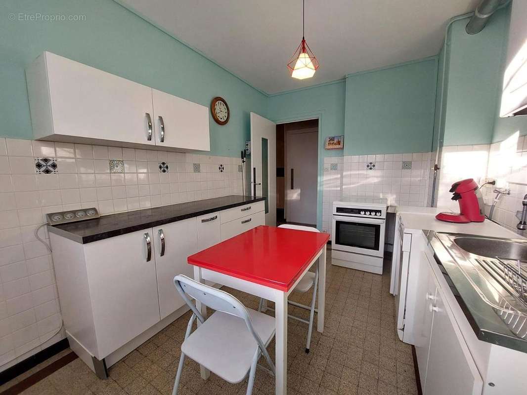   - Appartement à GRENOBLE