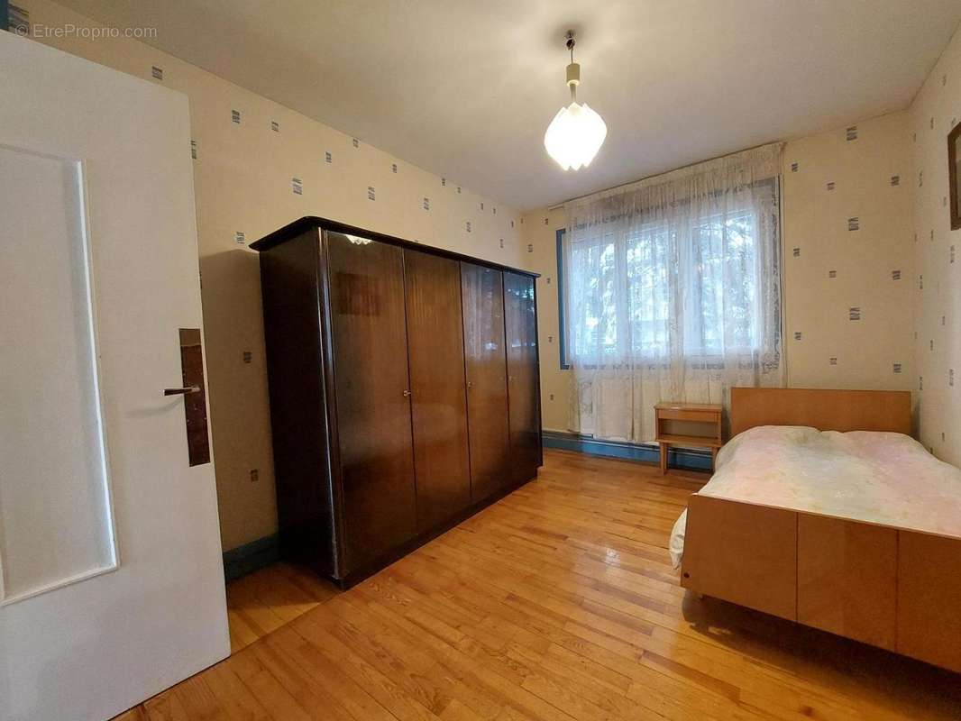   - Appartement à GRENOBLE