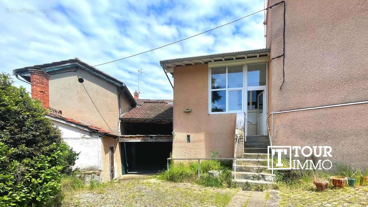 Maison à LA TOUR-DE-SALVAGNY