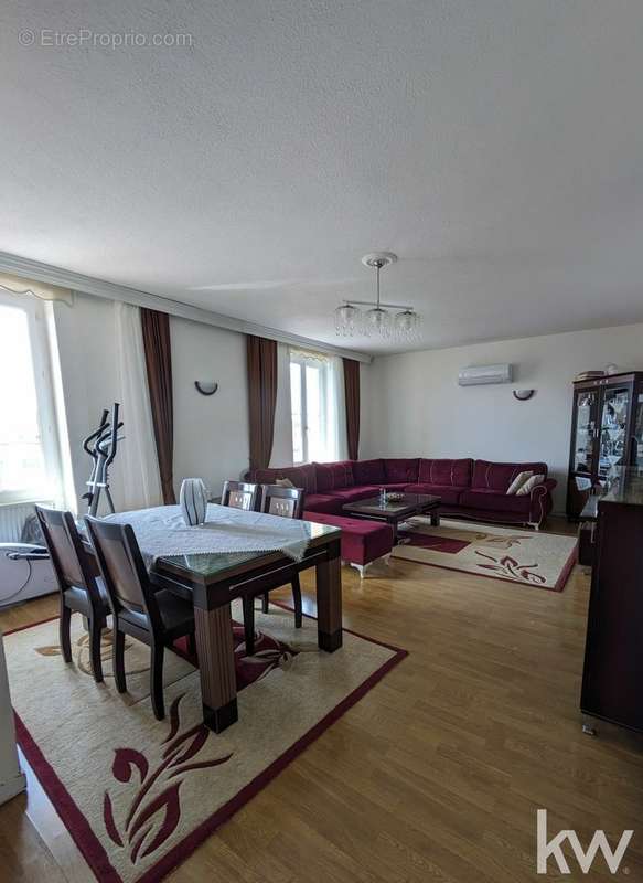 Appartement à SURY-LE-COMTAL