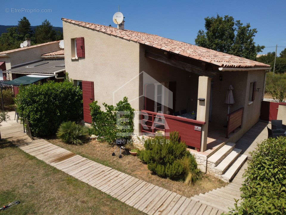 Maison à CHATEAUNEUF-VAL-SAINT-DONAT