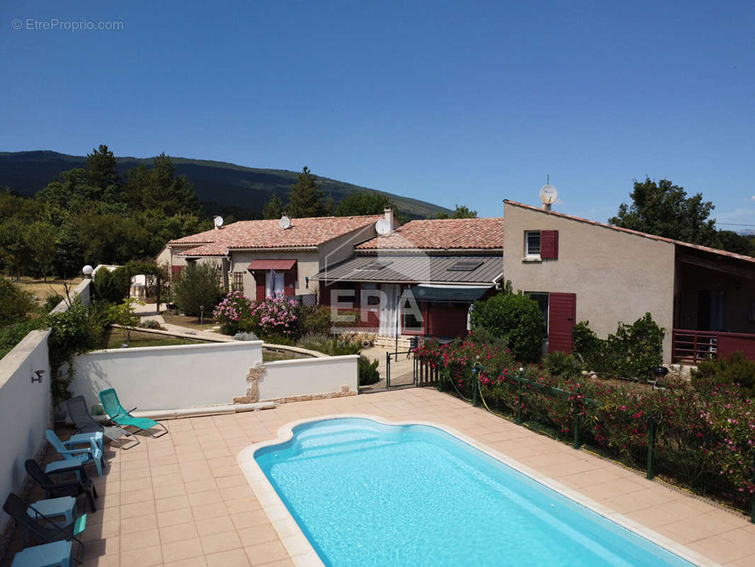 Maison à CHATEAUNEUF-VAL-SAINT-DONAT