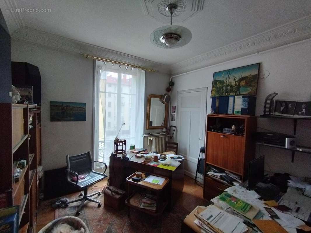   - Appartement à GRENOBLE