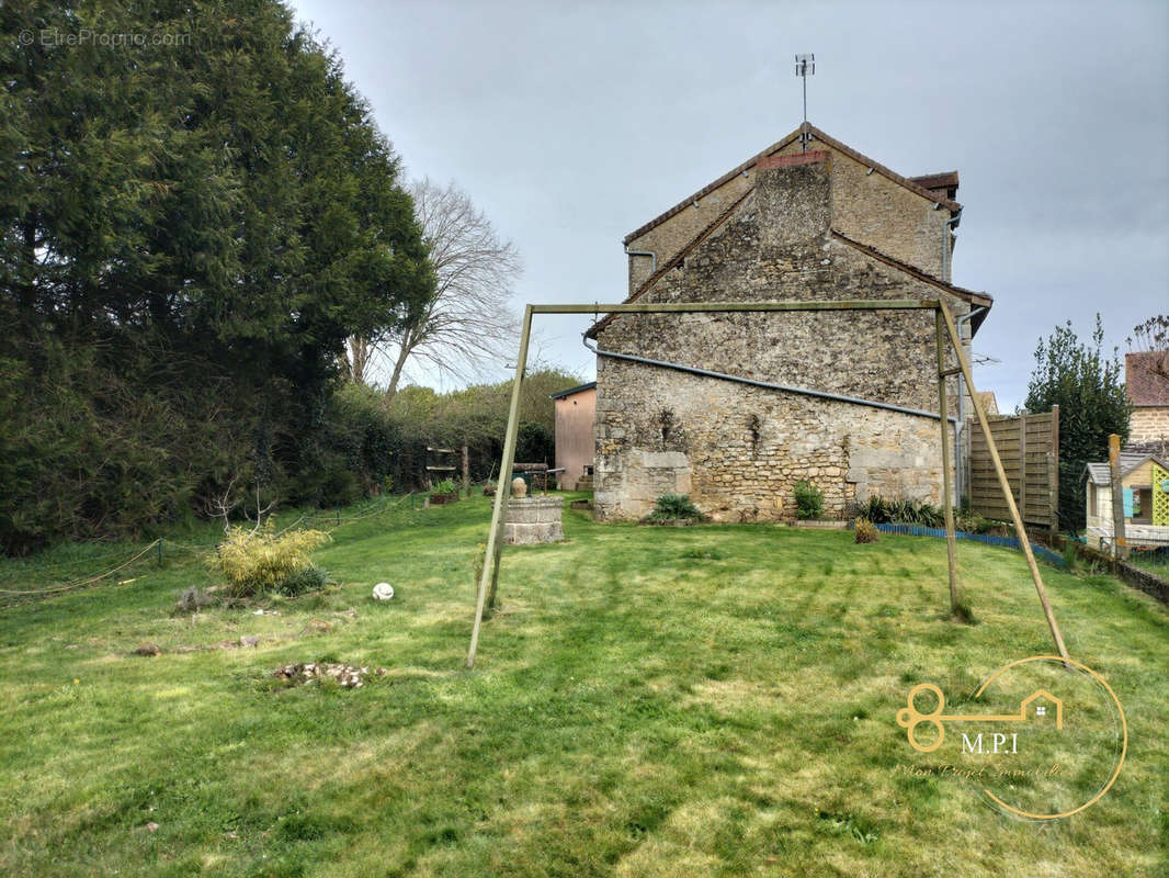 Maison à DAMIGNY