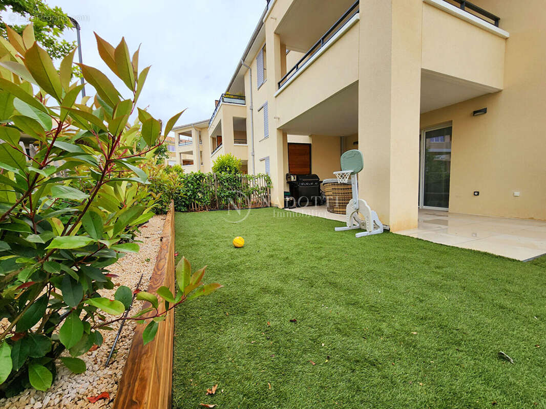 Appartement à LE PUY-SAINTE-REPARADE