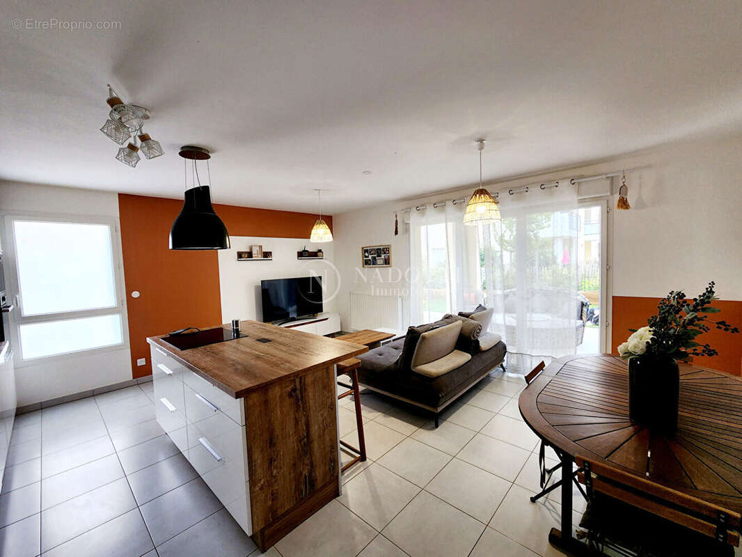 Appartement à LE PUY-SAINTE-REPARADE