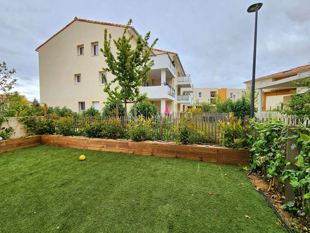 Appartement à LE PUY-SAINTE-REPARADE