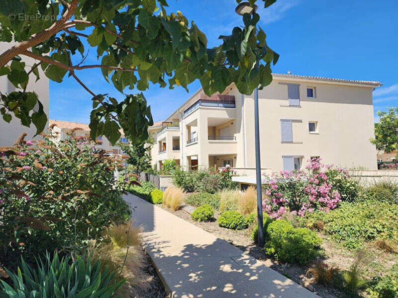 Appartement à LE PUY-SAINTE-REPARADE