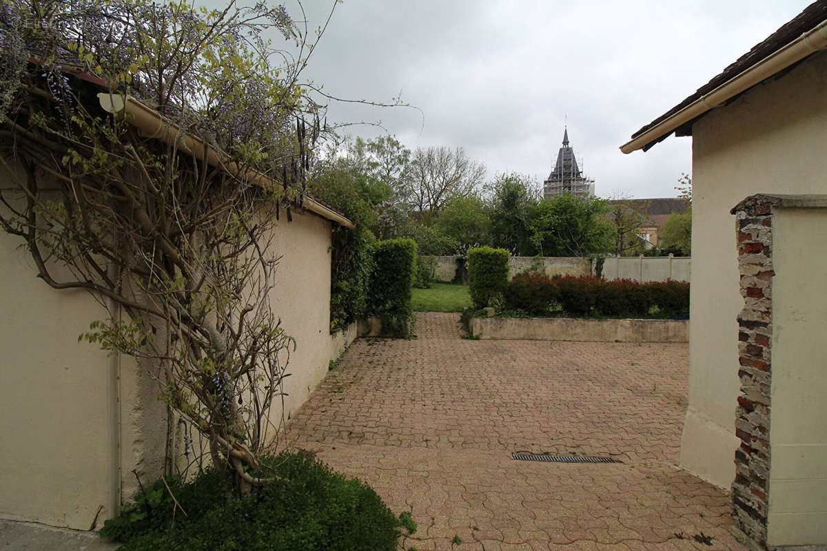 Maison à CHATEAUNEUF-EN-THYMERAIS