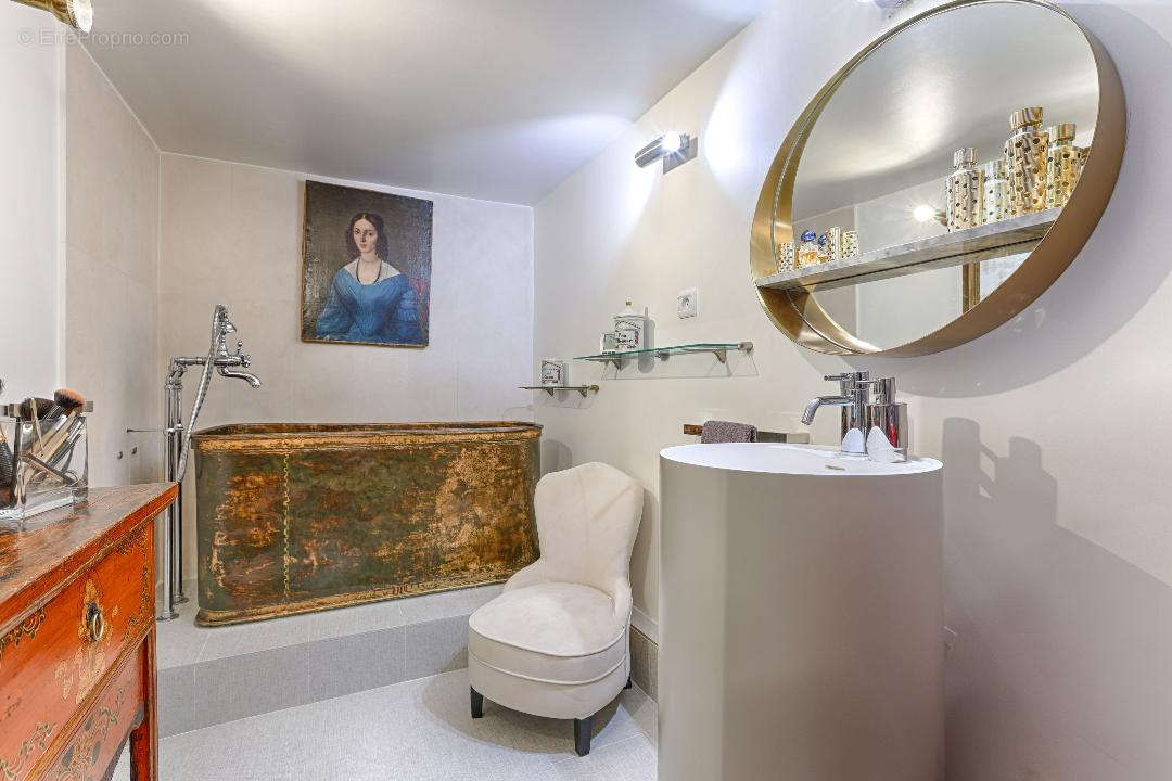 Appartement à PARIS-14E