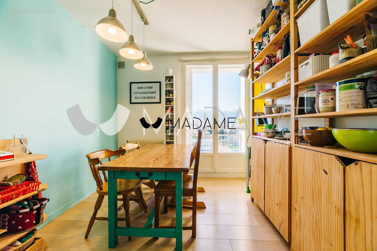 Cuisine salle à manger #vue #grenoble #T4 #avendre #estimation #immobilier #real estate - Appartement à SAINT-MARTIN-D&#039;HERES