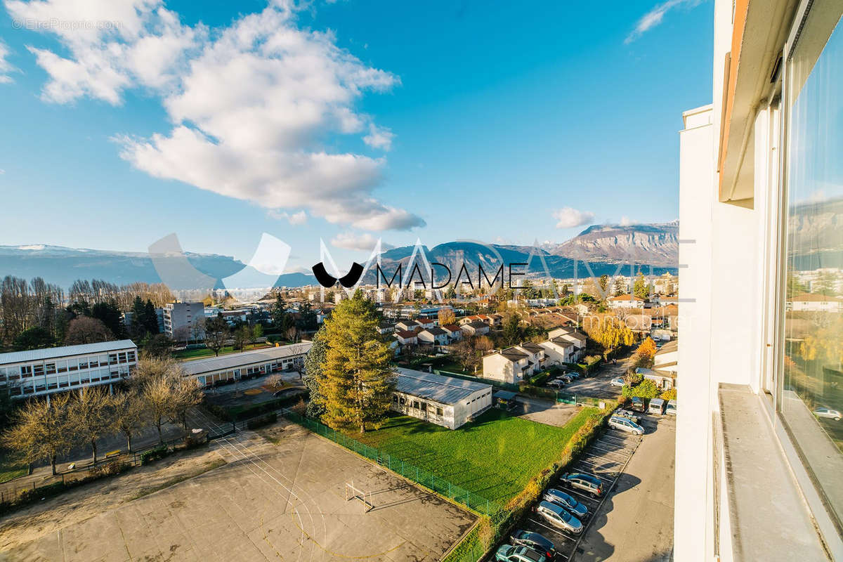 Vue de la salle a manger cuisine #vue #grenoble #T4 #avendre #estimation #immobilier #real estate - Appartement à SAINT-MARTIN-D&#039;HERES