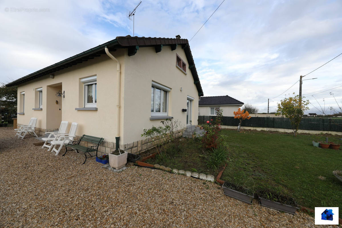 Maison à SAINTE-GENEVIEVE-DES-BOIS