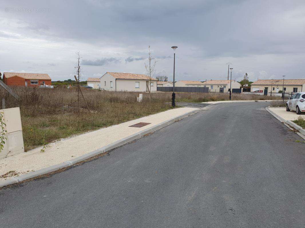 Terrain à CUBZAC-LES-PONTS