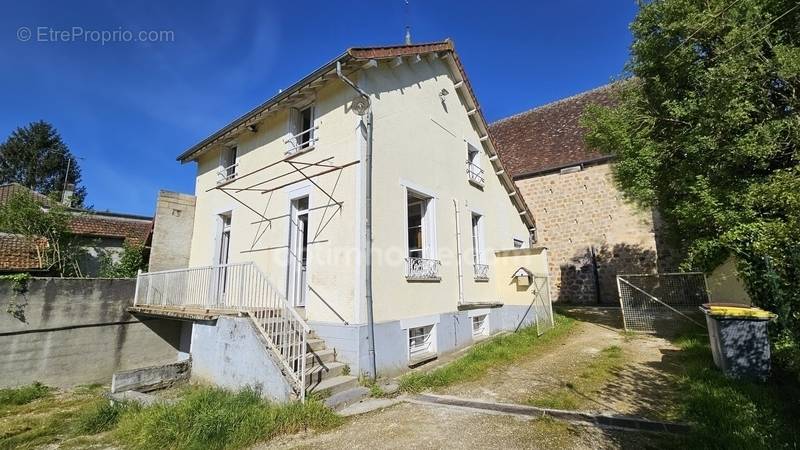 Maison à CHATENAY-SUR-SEINE