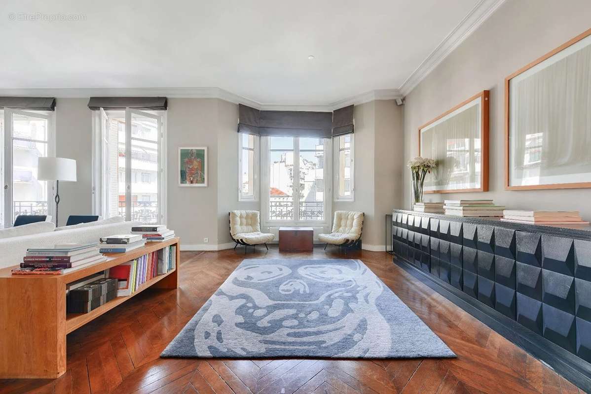 Appartement à PARIS-16E