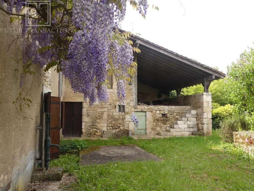 Maison à SAINT-FRONT-LA-RIVIERE