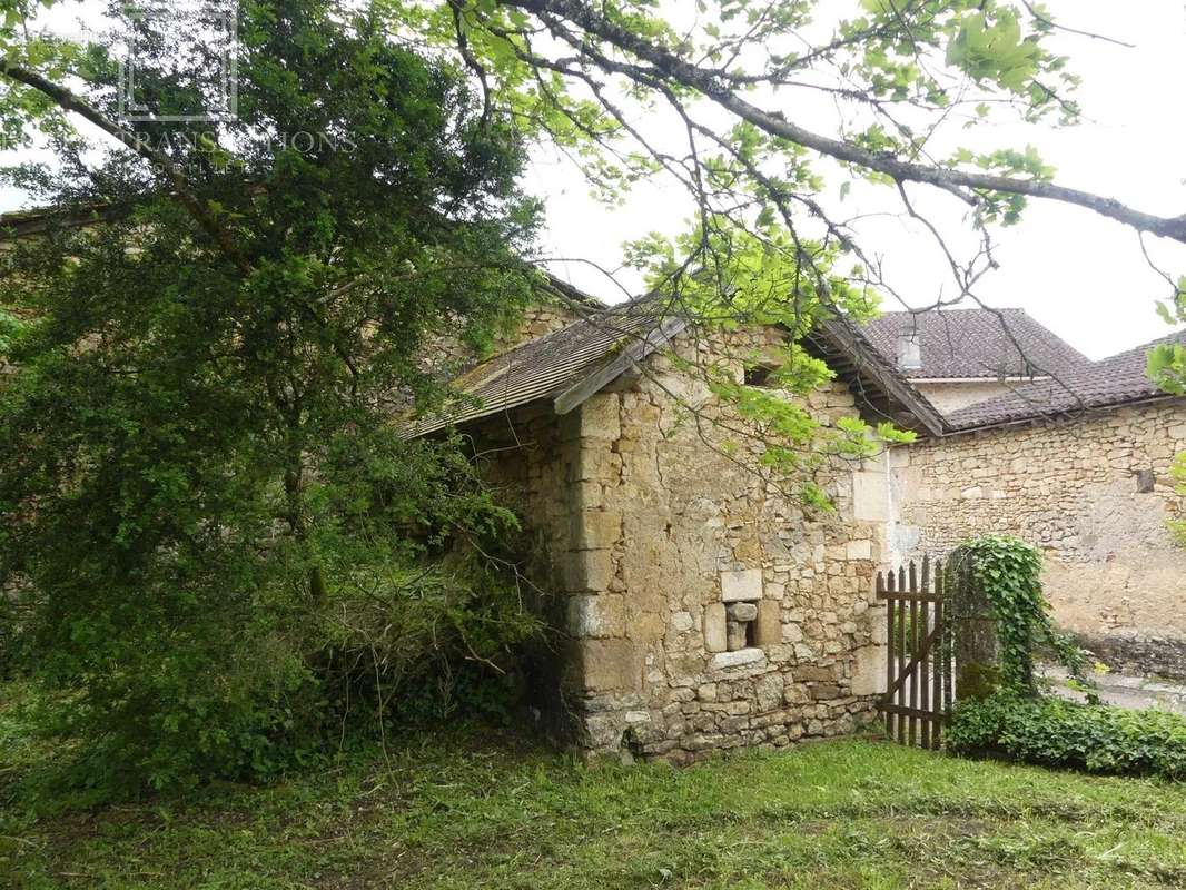 Maison à SAINT-FRONT-LA-RIVIERE