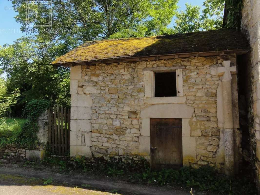 Maison à SAINT-FRONT-LA-RIVIERE