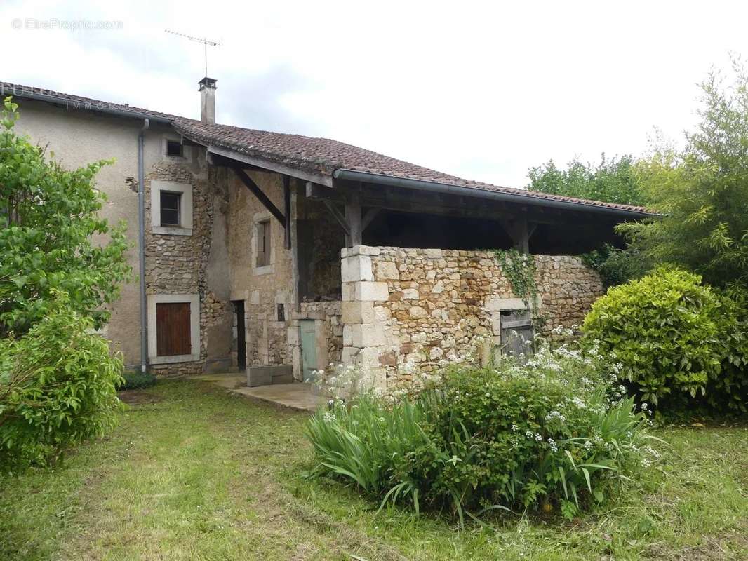 Maison à SAINT-FRONT-LA-RIVIERE