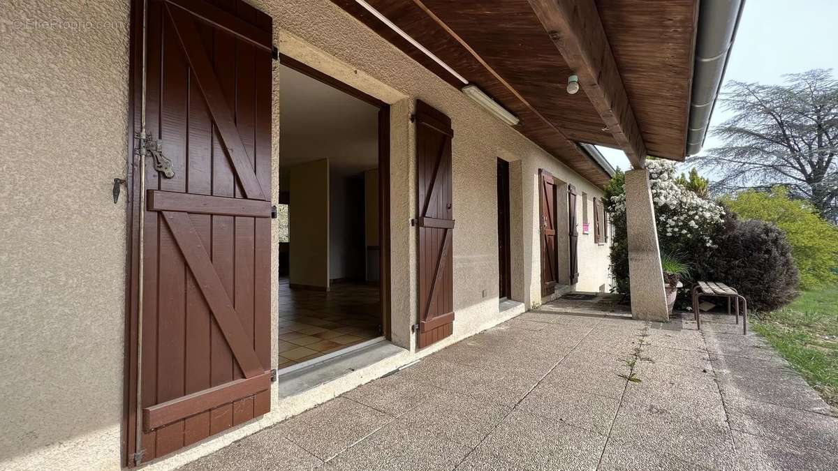 Maison à CHARBONNIERES-LES-BAINS