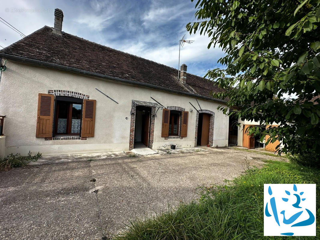 Maison à LA CELLE-SAINT-CYR