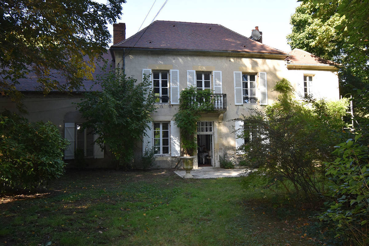 Maison à COULANGES-LES-NEVERS