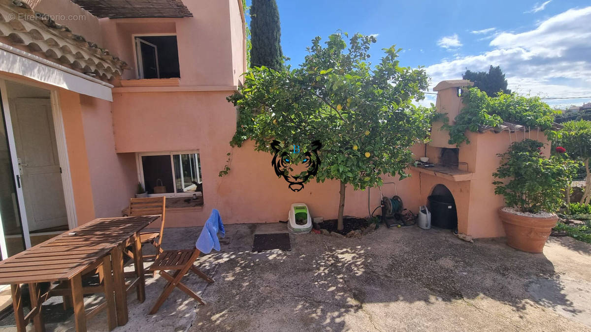 Maison à ROQUEBRUNE-SUR-ARGENS