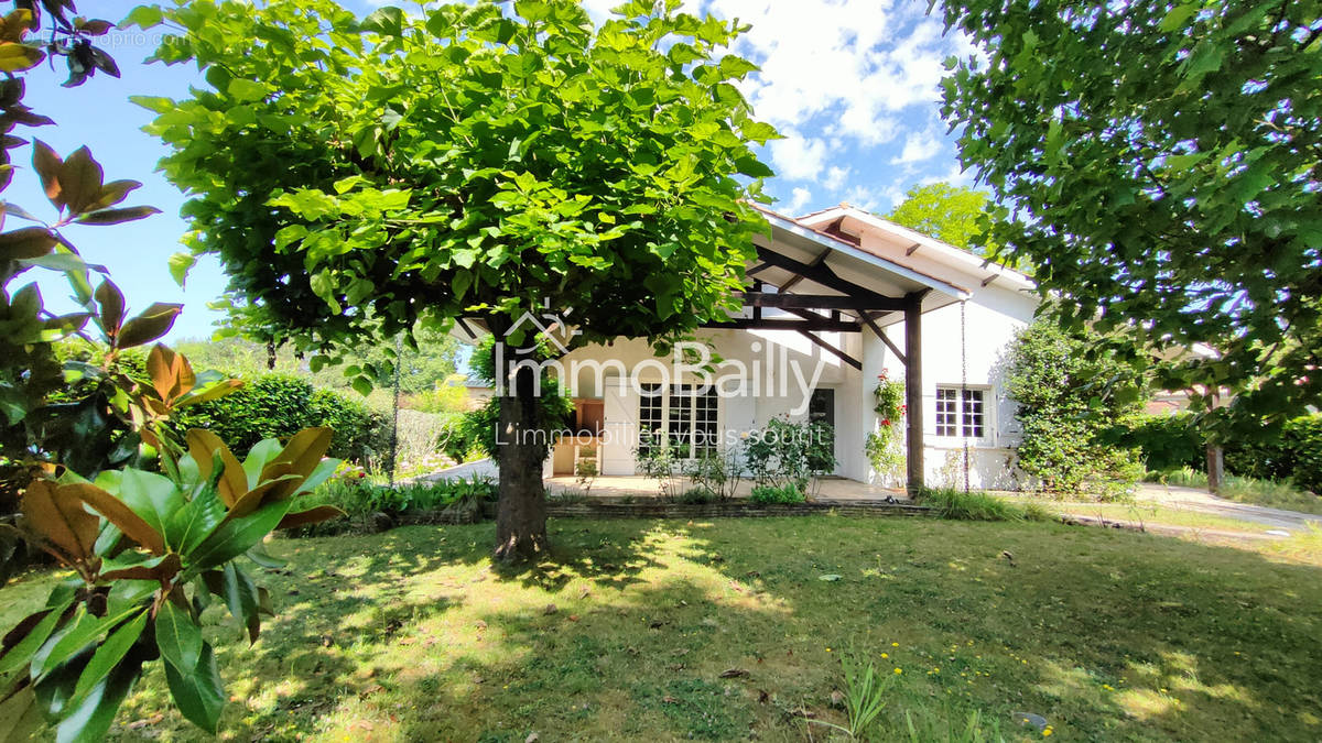 Maison à LEOGNAN