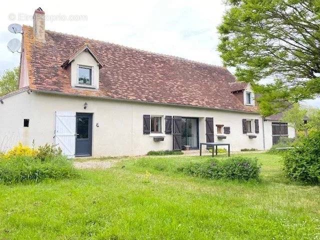 Maison à SAINT-DENIS-DE-JOUHET