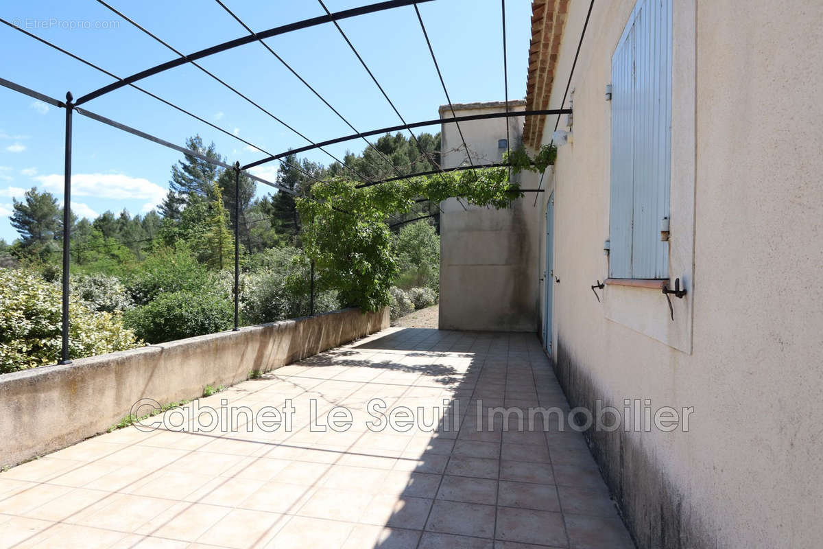 Maison à SAINT-SATURNIN-LES-APT