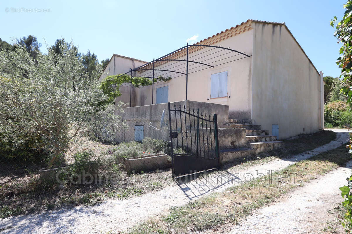 Maison à SAINT-SATURNIN-LES-APT