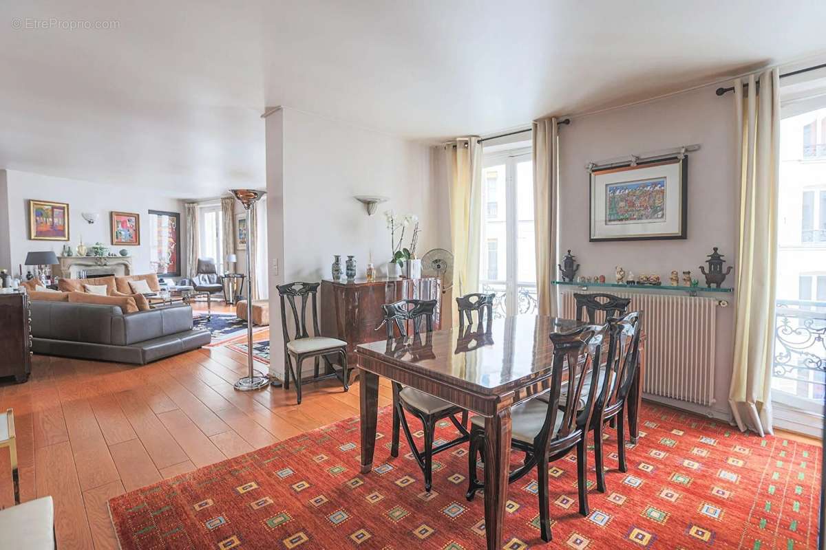 Appartement à PARIS-18E