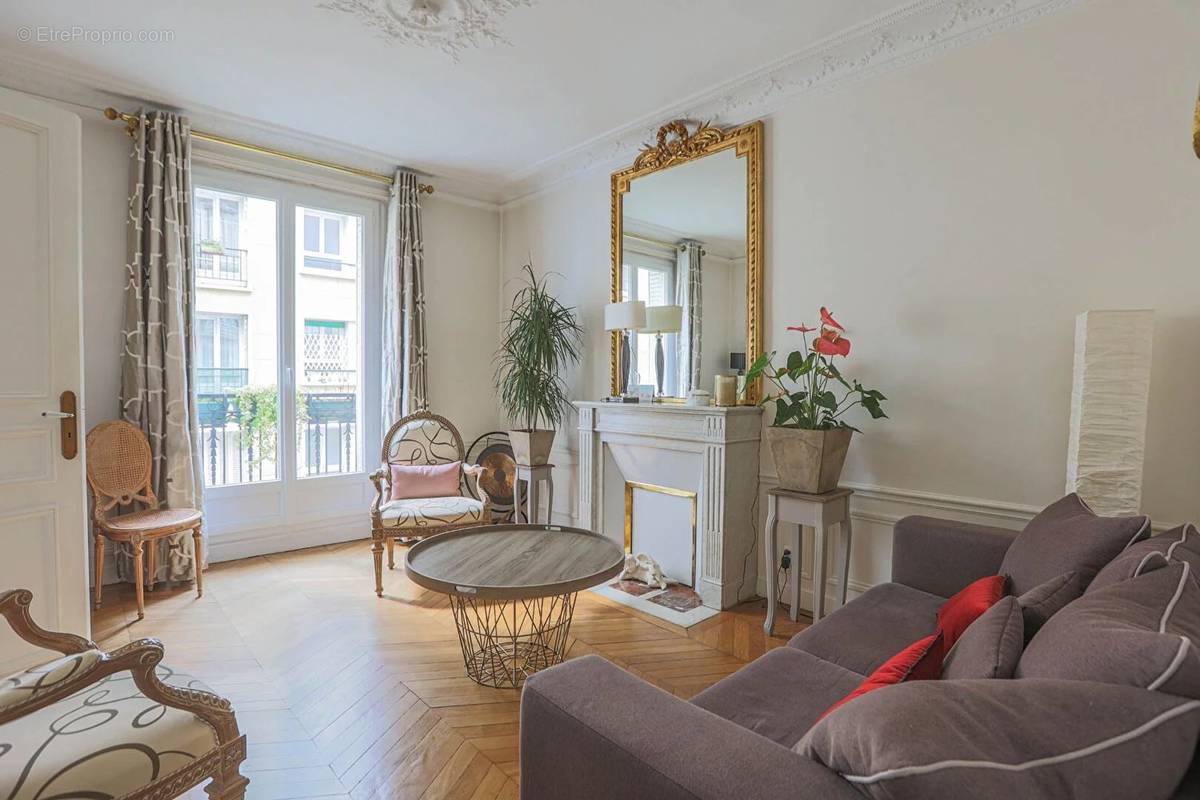 Appartement à PARIS-18E