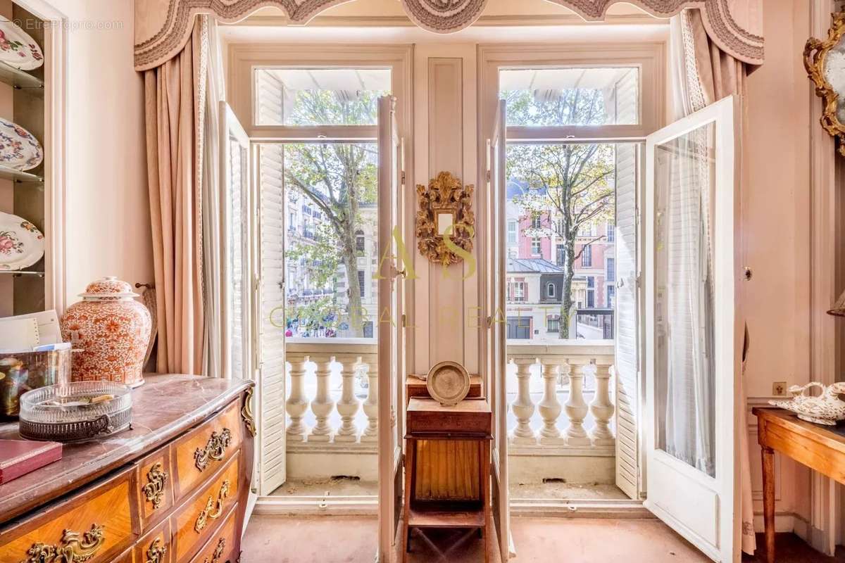 Appartement à PARIS-7E