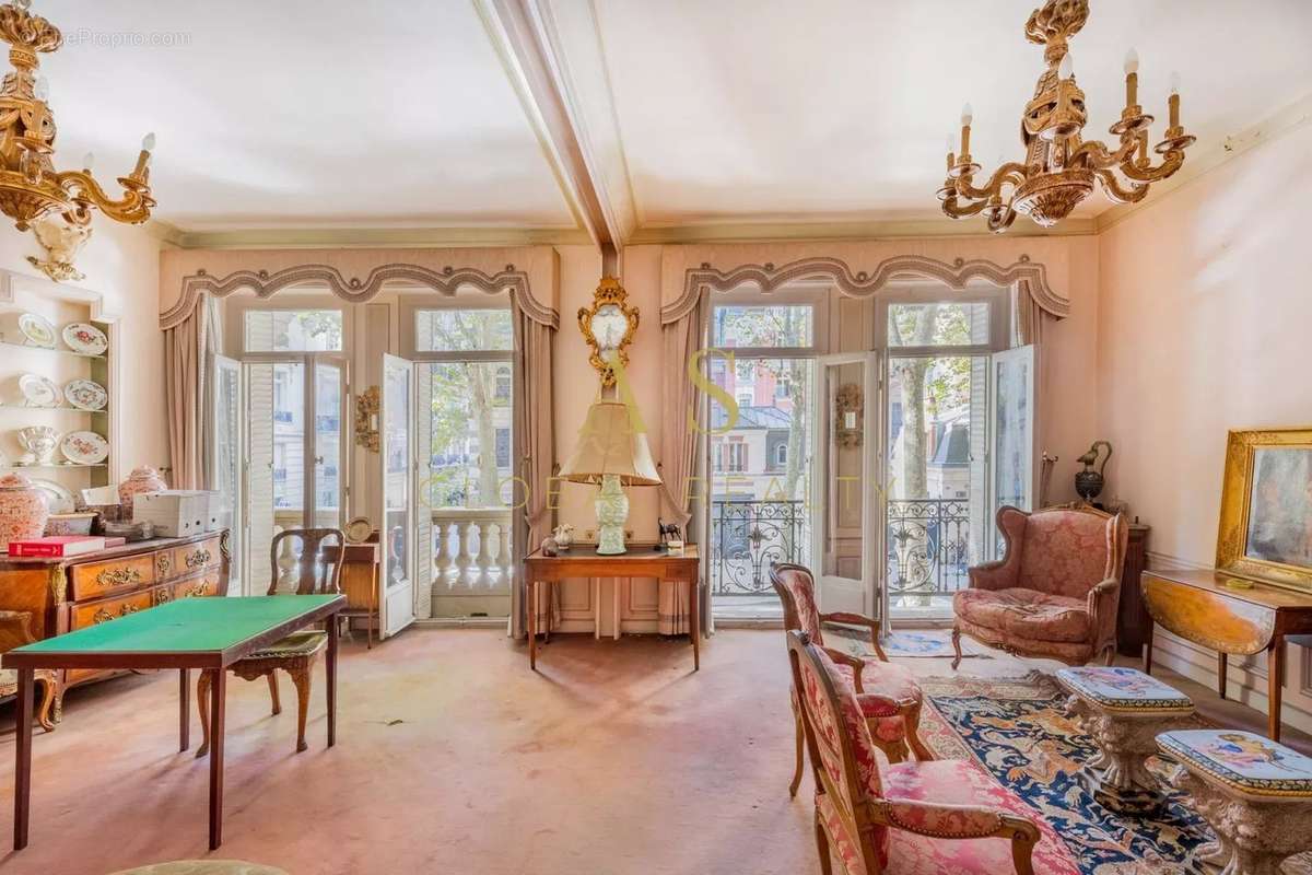 Appartement à PARIS-7E