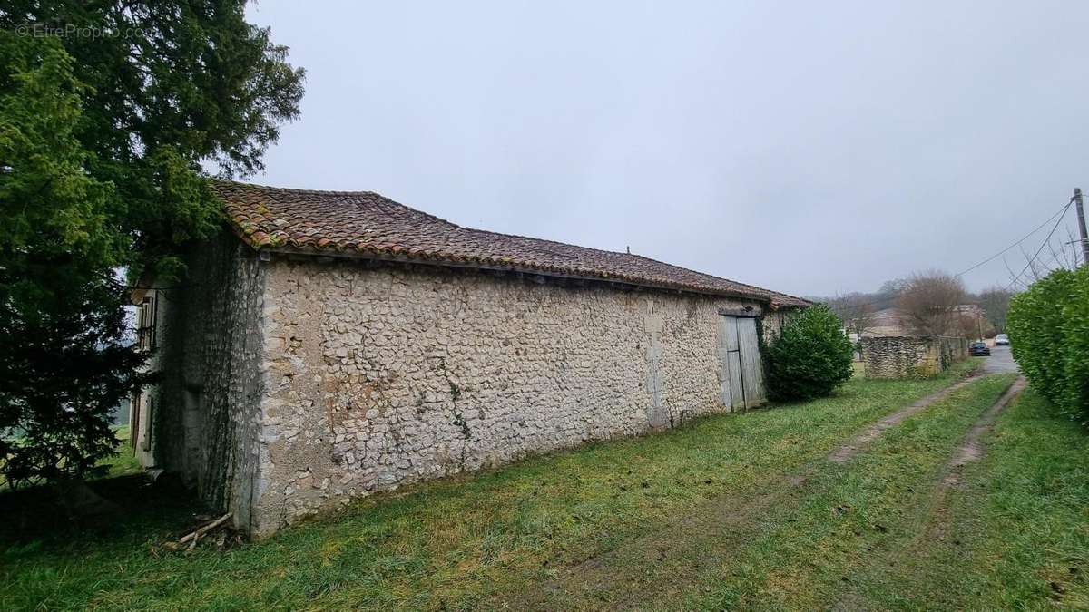 Maison à NOTRE-DAME-DE-SANILHAC