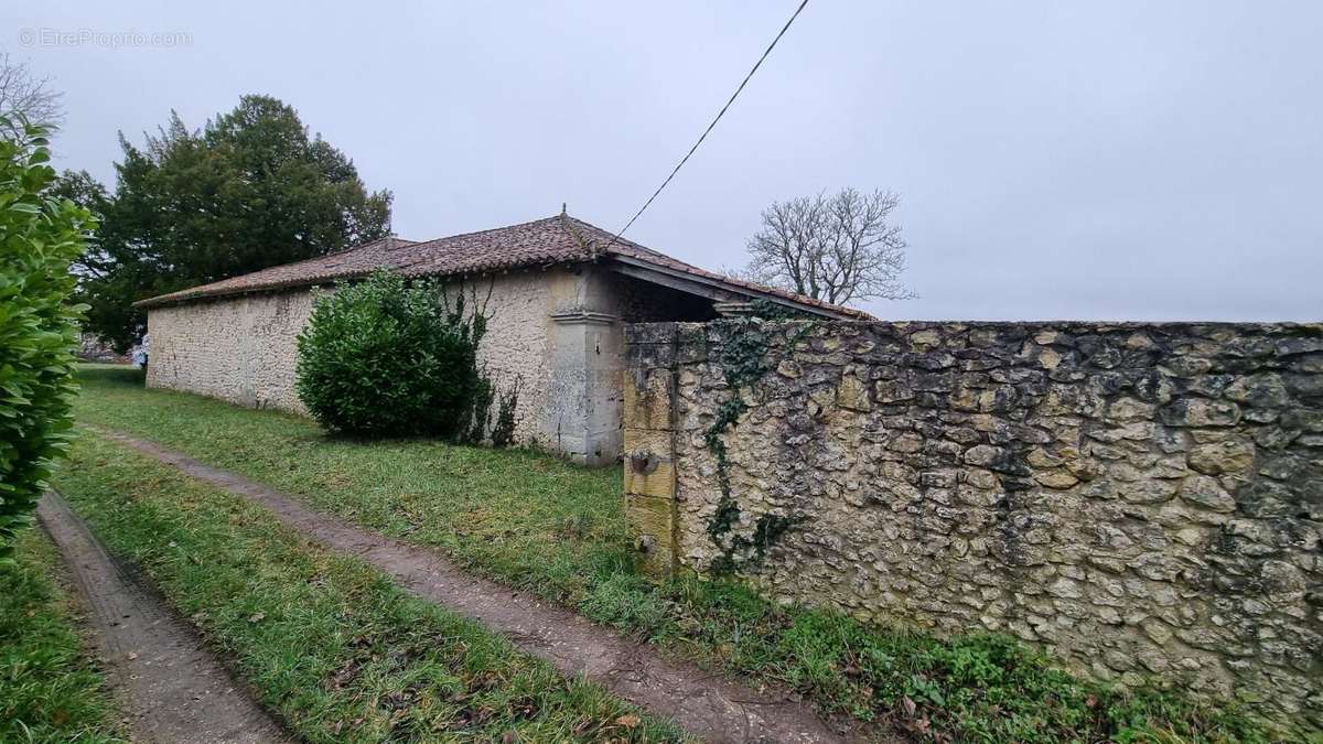 Maison à NOTRE-DAME-DE-SANILHAC