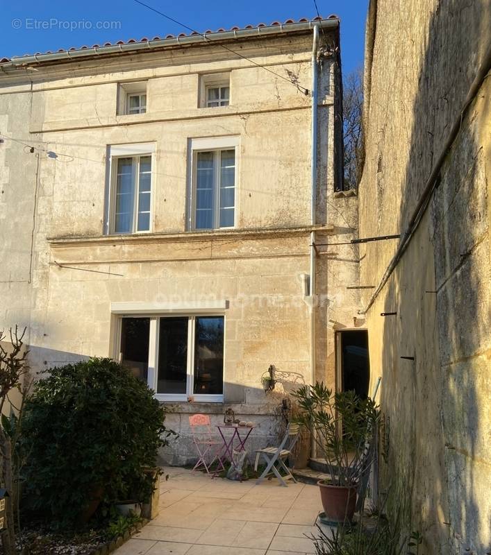 Maison à RUELLE-SUR-TOUVRE